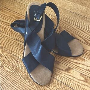 Trotters Black and Tan Strappy Sandals